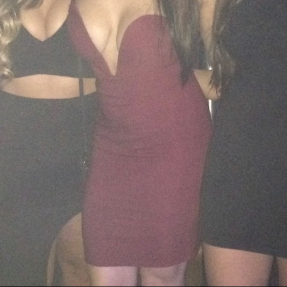 Deep V strapless red dress